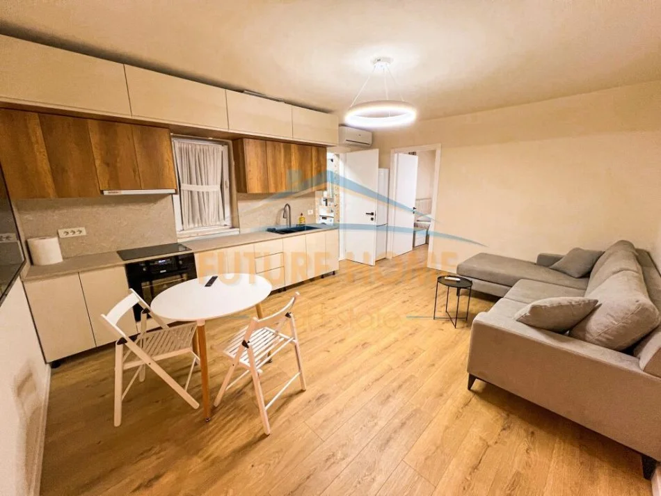 Tirane, shitet 2+1+Ballkon Kati 4, 57 m² 135.000 € (rruga e barikadave)