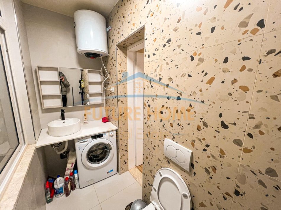 Tirane, shitet 2+1+Ballkon Kati 4, 57 m² 135.000 € (rruga e barikadave)
