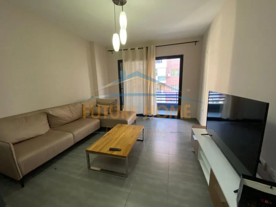 Tirane, jepet me qera 2+1 Kati 3, 117 m² 450 € (Yzberisht)