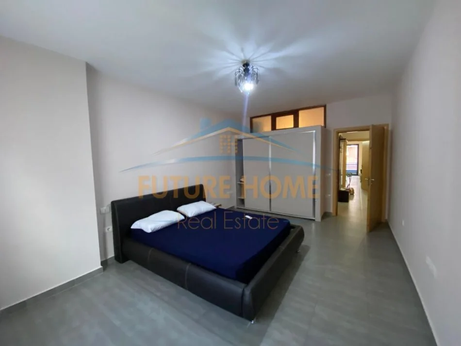 Tirane, jepet me qera 2+1 Kati 3, 117 m² 450 € (Yzberisht)