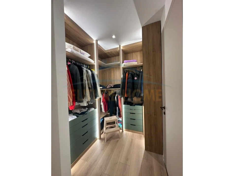 Tirane, shitet apartament 2+1 Kati 2, 144 m² 340.000 € (Teg)