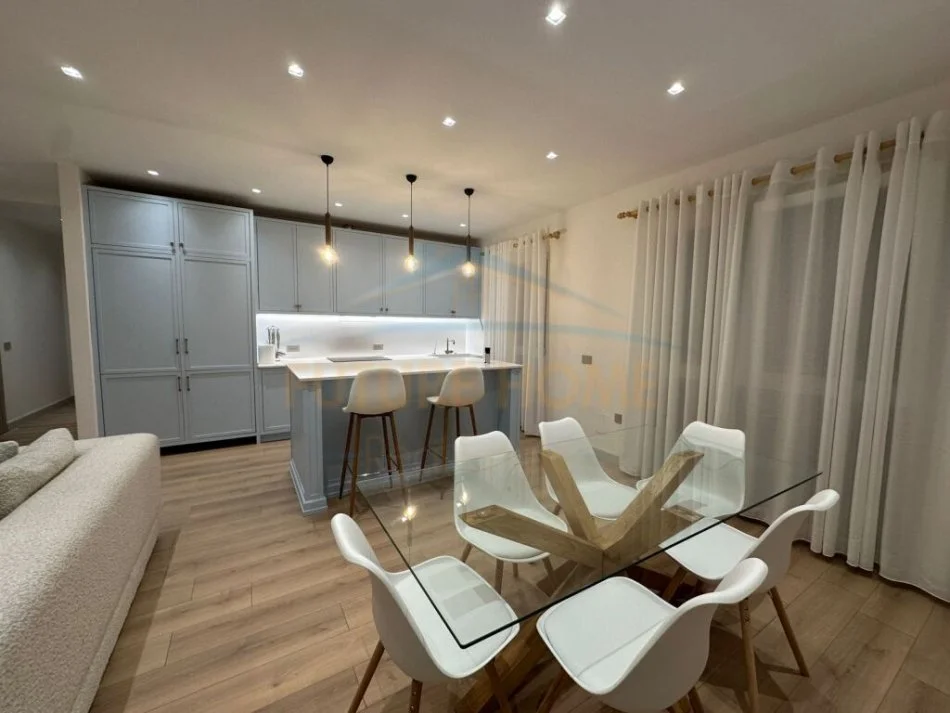 Tirane, shitet apartament 2+1 Kati 2, 144 m² 340.000 € (Teg)