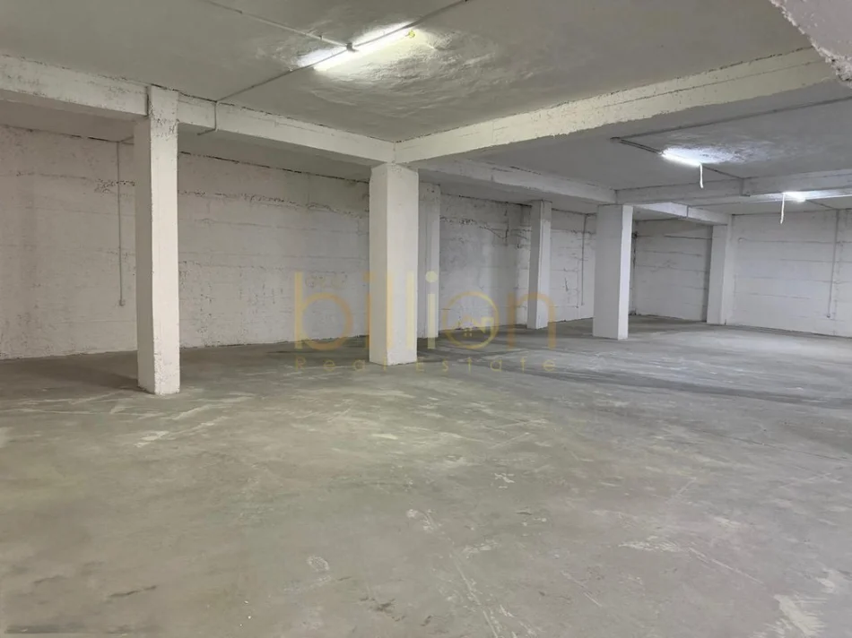 Tirane, jepet me qera , 500 m² 2.200 € (Shkoze)