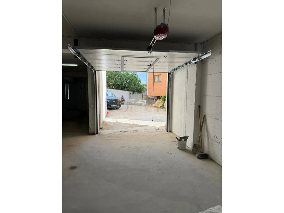 Tirane, jepet me qera , 500 m² 2.200 € (Shkoze)