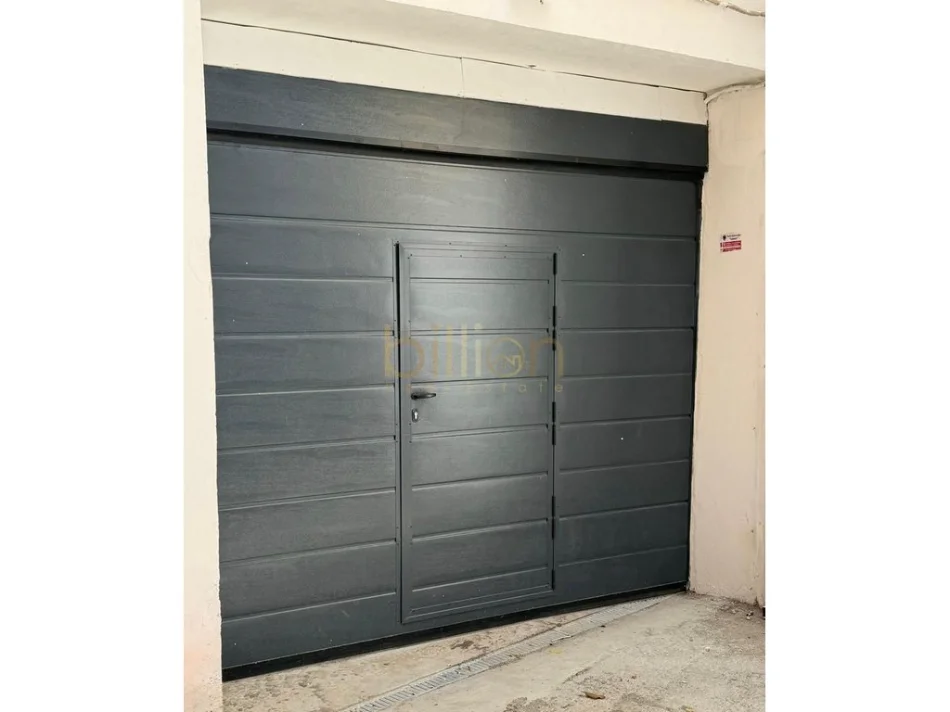 Tirane, jepet me qera , 500 m² 2.200 € (Shkoze)