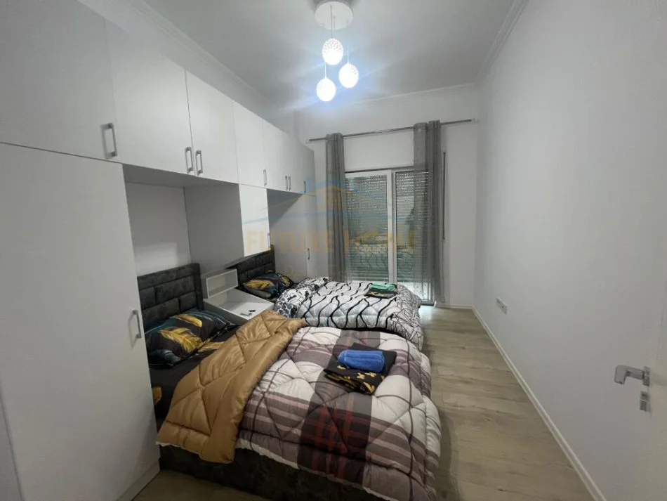Tirane, jepet me qera apartament 2+1+Ballkon Kati 1, 120 m² 850 € (Liqeni i Thate)