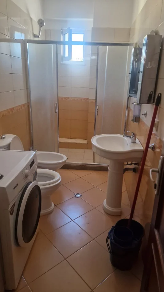 Tirane, jepet me qera apartament 2+1 Kati 7, 90 m² 550 € (Rruga e Kavajes perballe Delijorgjit)