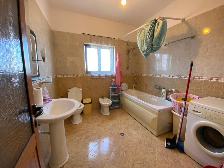 Tirane, jepet me qera apartament 3+1+Aneks+Ballkon, Kati 3, 170 m² 500 € (Brryli)