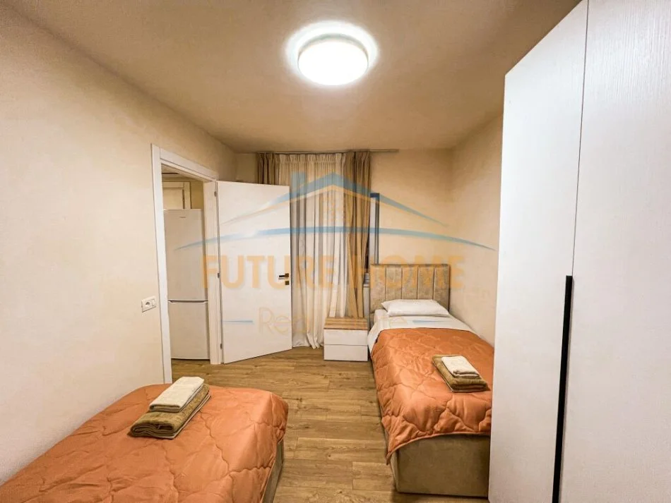 Tirane, shitet 2+1+Ballkon Kati 4, 57 m² 135.000 € (rruga e barikadave)