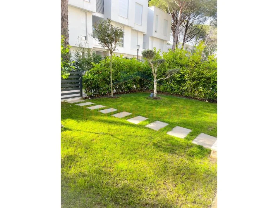 Durres, shitet apartament 2+1+Ballkon Kati 0, 170 m² 300.000 € (SAN PIETRO,GJIRI I LALZIT)