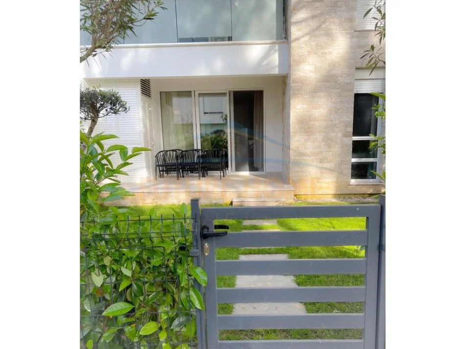 Durres, shitet apartament 2+1+Ballkon Kati 0, 170 m² 300.000 € (SAN PIETRO,GJIRI I LALZIT)