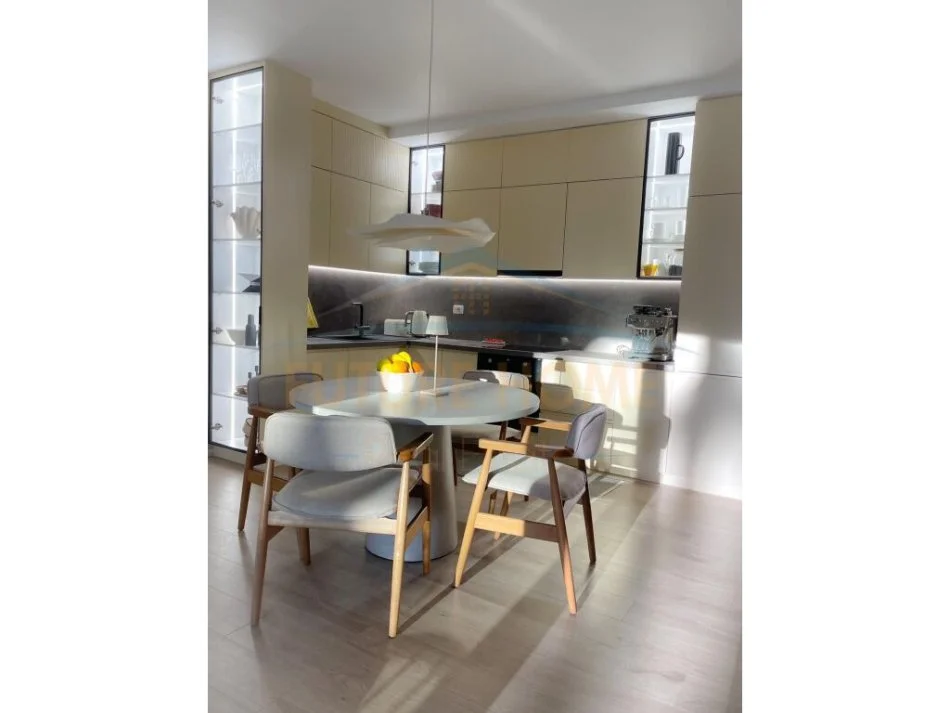Durres, shitet apartament 2+1+Ballkon Kati 0, 170 m² 300.000 € (SAN PIETRO,GJIRI I LALZIT)