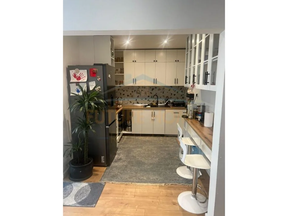 Tirane, shitet apartament 1+1 Kati 3, 63 m² 125.000 € (Bulevardi Bajram Curri)