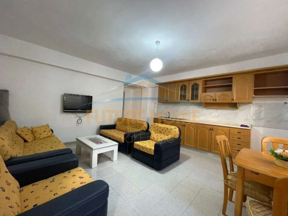 Tirane, jepet me qera apartament 1+1 , 60 m² 400 € (LAPRAKE)