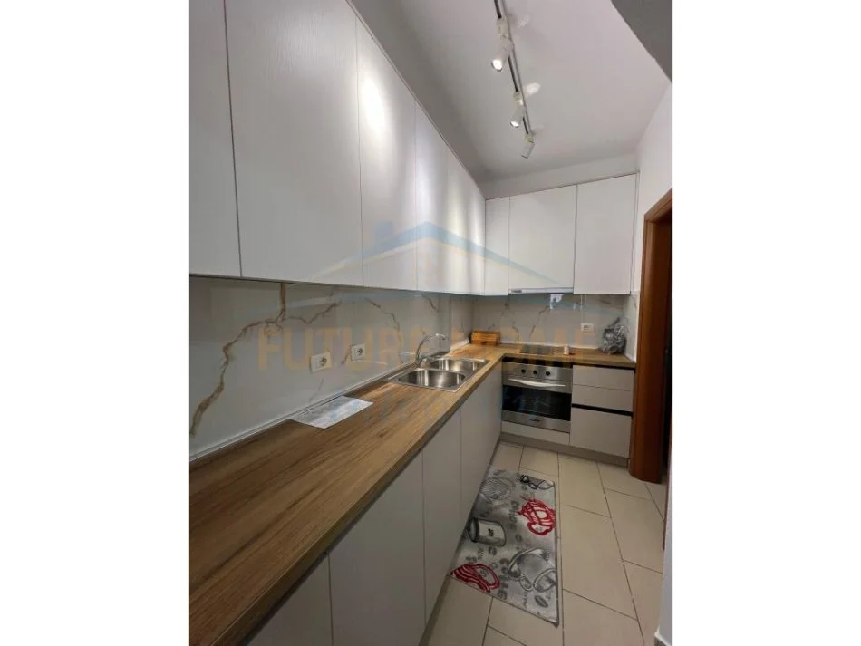 Tirane, jepet me qera apartament 2+1+Ballkon Kati 4, 100 m² 600 € (Myslym Shyri)