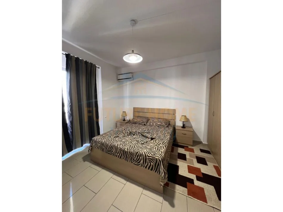 Tirane, jepet me qera apartament 2+1+Ballkon Kati 4, 100 m² 600 € (Myslym Shyri)