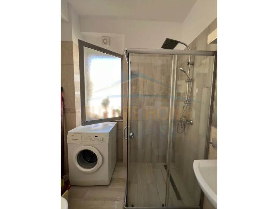 Tirane, jepet me qera apartament 2+1+Ballkon Kati 4, 100 m² 600 € (Myslym Shyri)