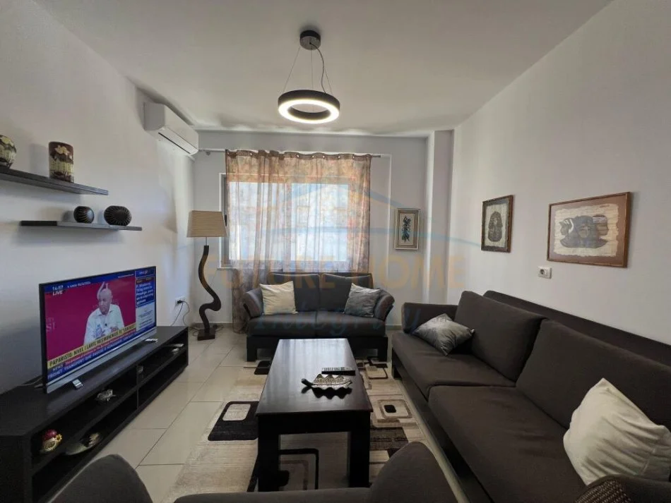 Tirane, jepet me qera apartament 2+1+Ballkon Kati 4, 100 m² 600 € (Myslym Shyri)
