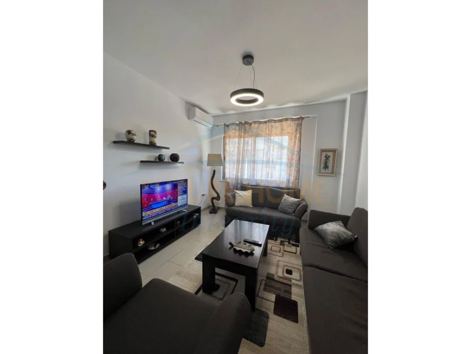 Tirane, jepet me qera apartament 2+1+Ballkon Kati 4, 100 m² 600 € (Myslym Shyri)