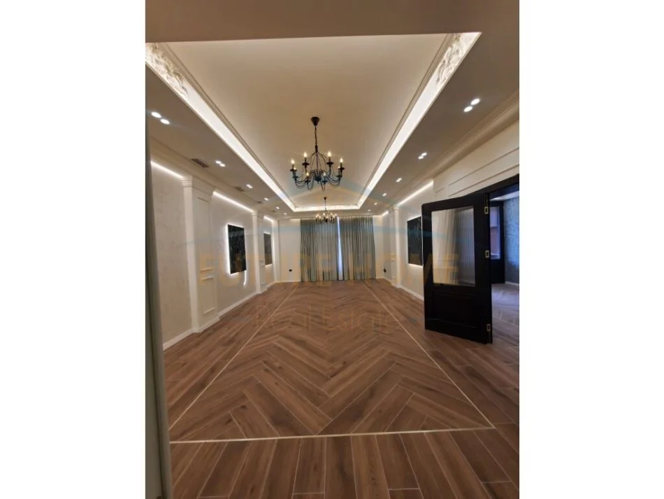 Tirane, shitet ambjent biznesi Kati 0, 221 m² 264.000 € 