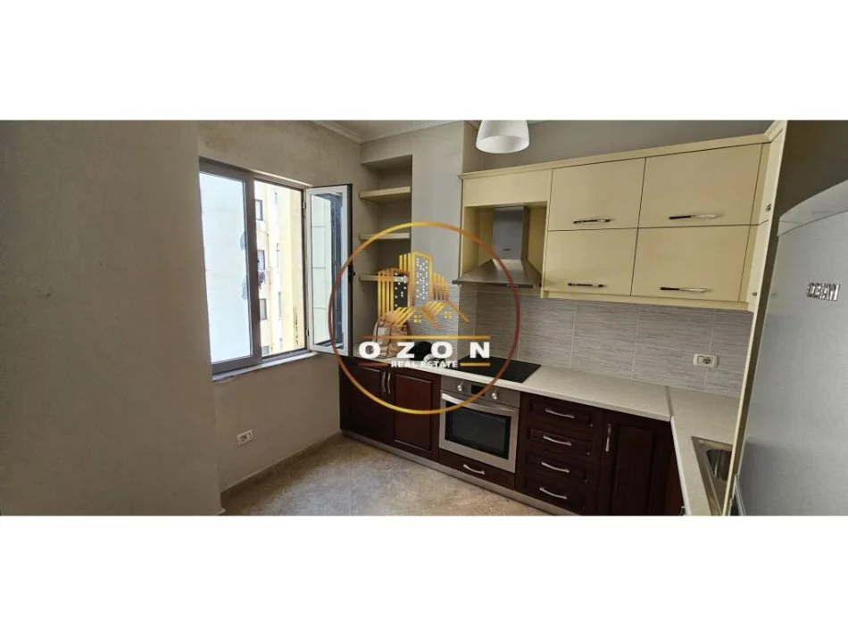 Tirane, jepet me qera apartament 2+1 Kati 5, 110 m² 450 € (Astir)