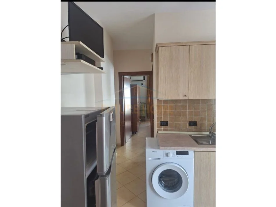 Vlore, jepet me qera apartament 1+1 Kati 2, 65 m² 400 € (Lungomare)