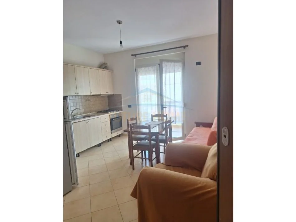 Vlore, jepet me qera apartament 1+1 Kati 2, 65 m² 400 € (Lungomare)