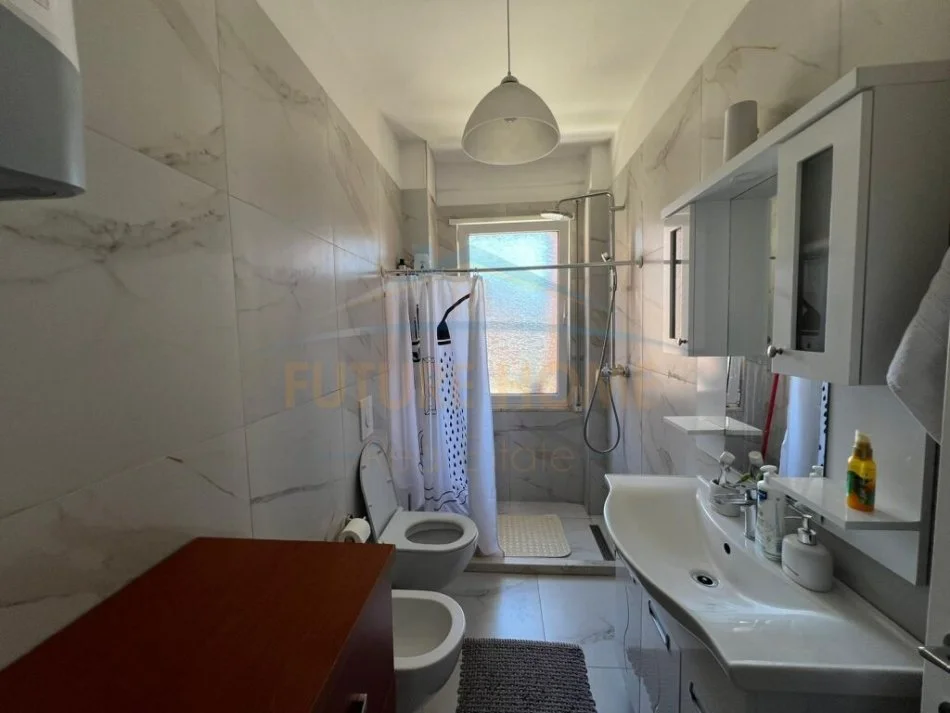 Tirane, shitet apartament 2+1 Kati 5, 105 m² 180.000 € (Unaza e Re)