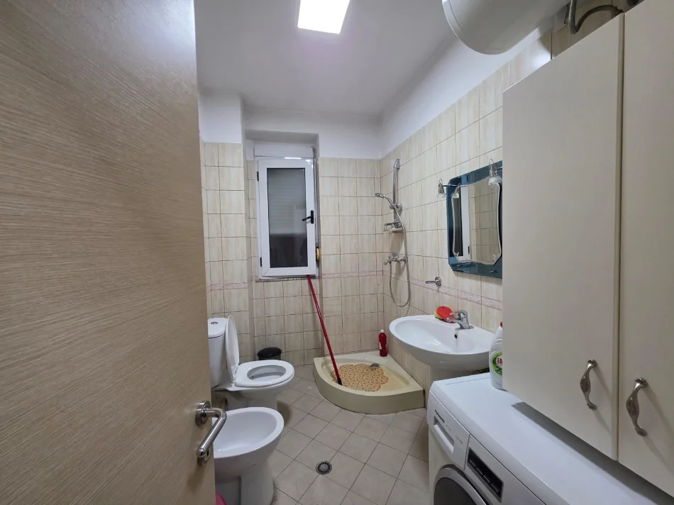 Shqiperi, jepet me qera apartament 1+1+Ballkon Kati 4, 67 m² 500 € (Rruga shkelqim Fusha)