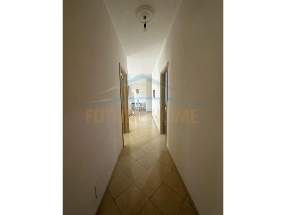 Tirane, jepet me qera apartament 2+1+Ballkon , 400 € (Unaza e Re)