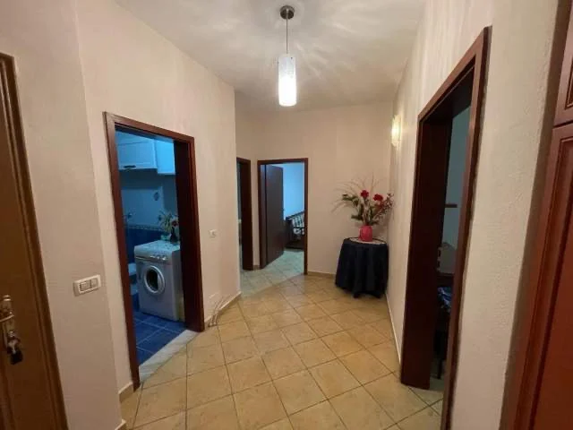 Tirane, jepet me qera apartament 2+1 , 97 m² 550 € (Kongresi i manastirit , gjimnazi Andon Zako Cajupi)