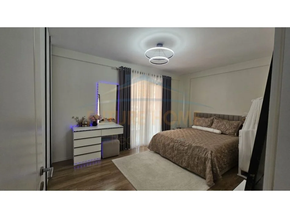 Tirane, shitet apartament 2+1 Kati 5, 105 m² 180.000 € (Unaza e Re)