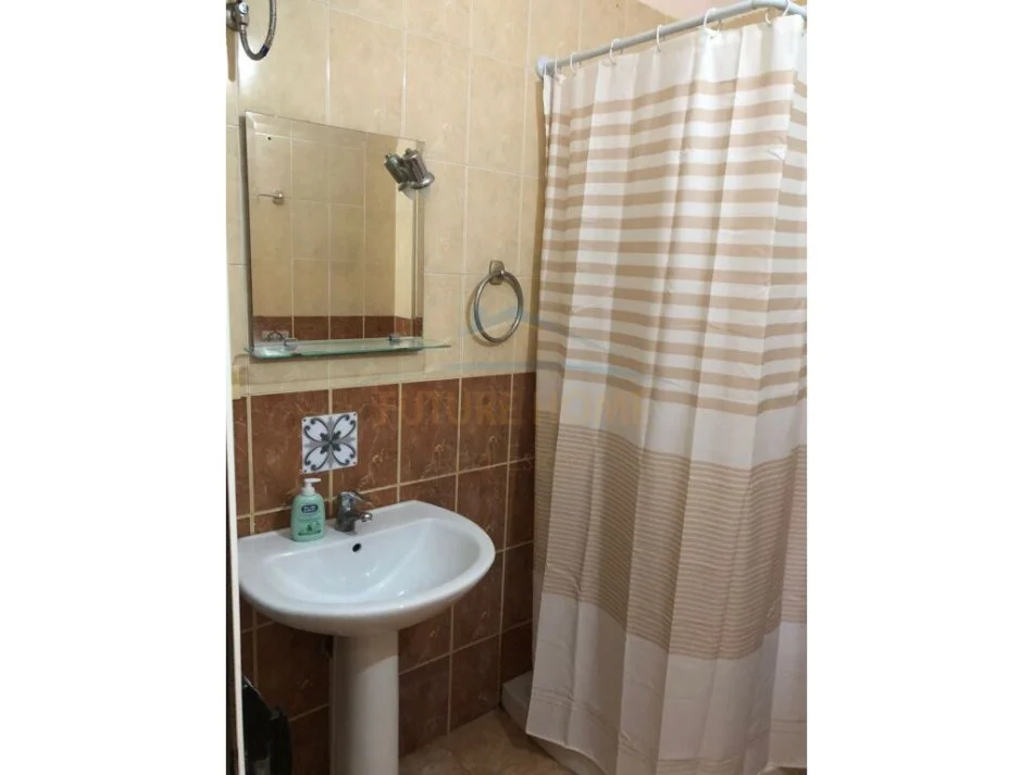 Tirane, jepet me qera apartament 3+1 Kati 2, 90 m² 500 € (Rruga e Barrikadave)