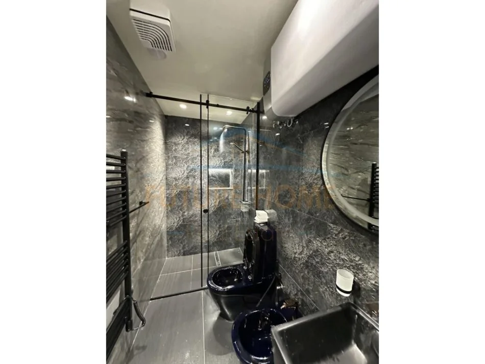 Tirane, jepet me qera apartament 1+1 Kati 1, 57 m² 900 € (SHALLVARET)