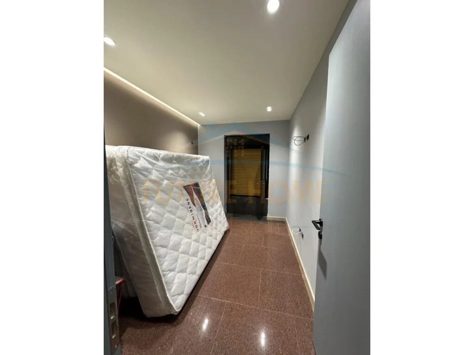 Tirane, Shitet apartament 1+1 Kati 1, 35 m² 210.000 € (SHALLVARET)