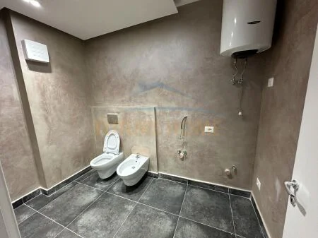 Tirane, shitet apartament 2+1 Kati 3, 75 m² 215.000 € (SHKOLLA E KUQE)