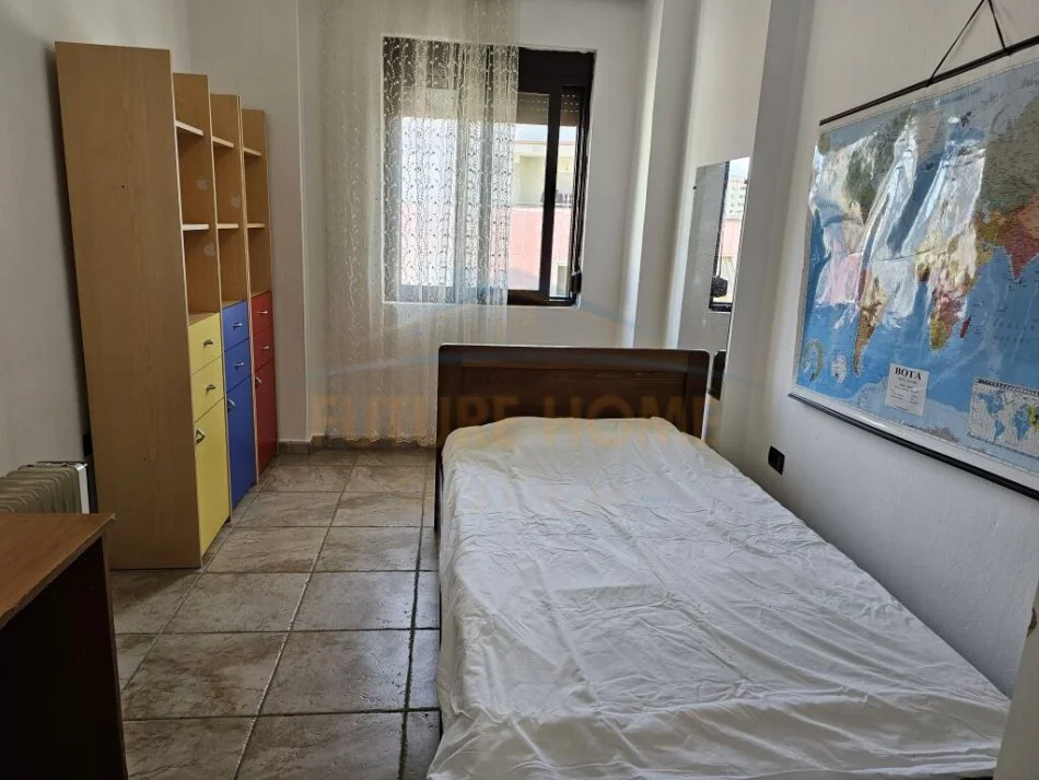 Tirane, jepet me qera apartament 3+1+Ballkon Kati 6, 106 m² 700 € (Stacioni i Trenit)