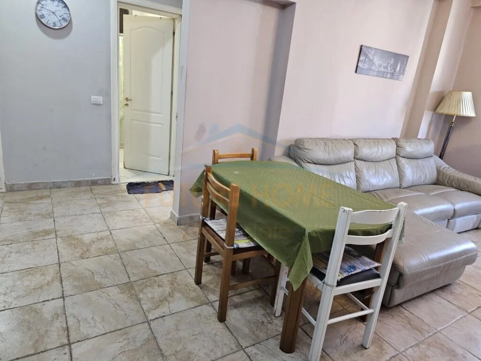 Tirane, jepet me qera apartament 3+1+Ballkon Kati 6, 106 m² 700 € (Stacioni i Trenit)