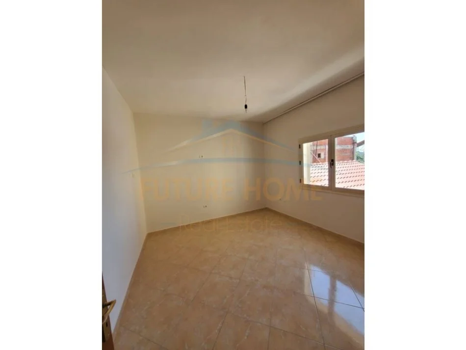 Tirane, shitet apartament 3+1 , (porcelan)