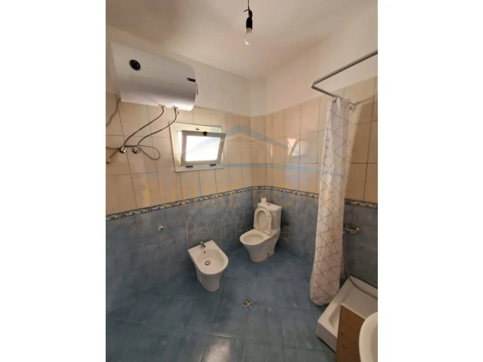 Tirane, shitet apartament 3+1 , (porcelan)