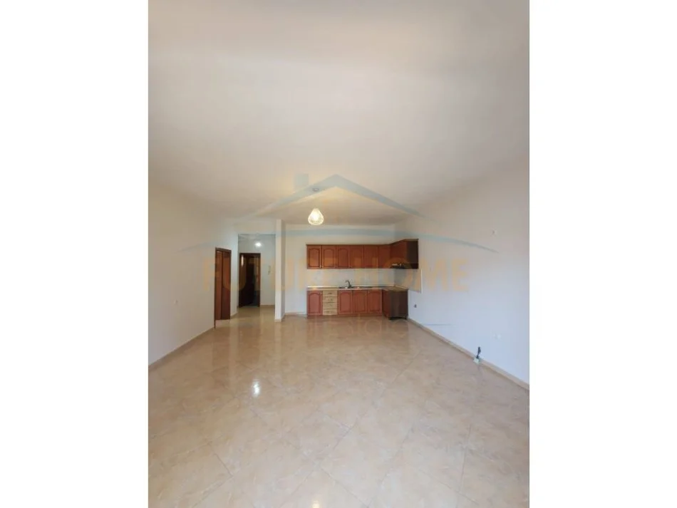 Tirane, shitet apartament 3+1 , (porcelan)