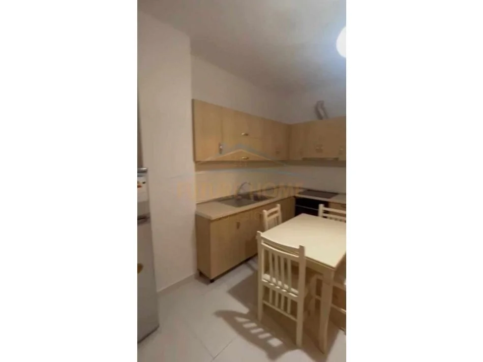 Tirane, jepet me qera apartament 1+1 Kati 2, 78 m² 500 € (DELIJORGJI)
