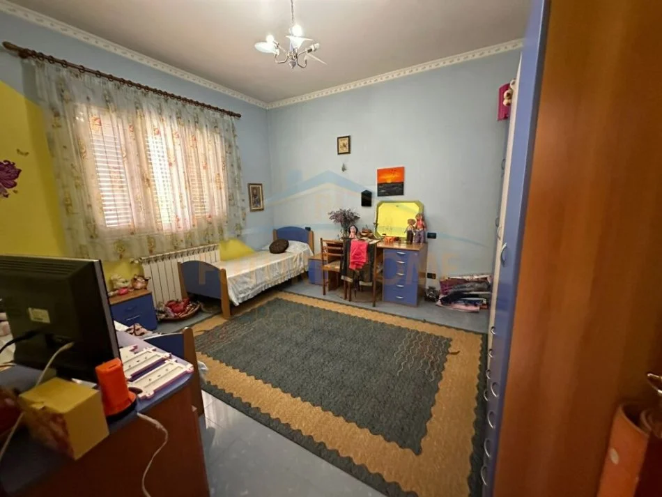 Durres, shitet shtepi 4+1+Aneks+Ballkon Kati 2, 778 m² 260.000 € (Shijak, Durres)