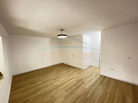 Tirane, jepet me qera apartament 2+1 Kati 1, 90 m² 600 € (RRUGA KONGRESI I MANASTIRIT)