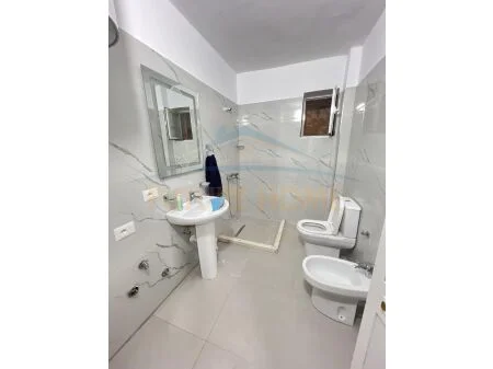 Tirane, jepet me qera apartament 2+1 Kati 1, 90 m² 600 € (RRUGA KONGRESI I MANASTIRIT)