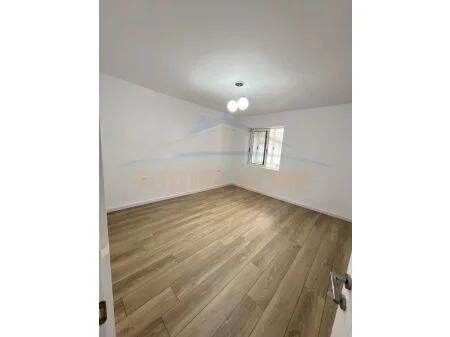 Tirane, jepet me qera apartament 2+1 Kati 1, 90 m² 600 € (RRUGA KONGRESI I MANASTIRIT)