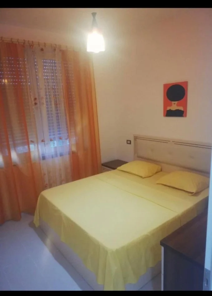Tirane, jepet me qera apartament 1+1+Ballkon Kati 1, 78 m² 450 € (Kopshti Botanik)