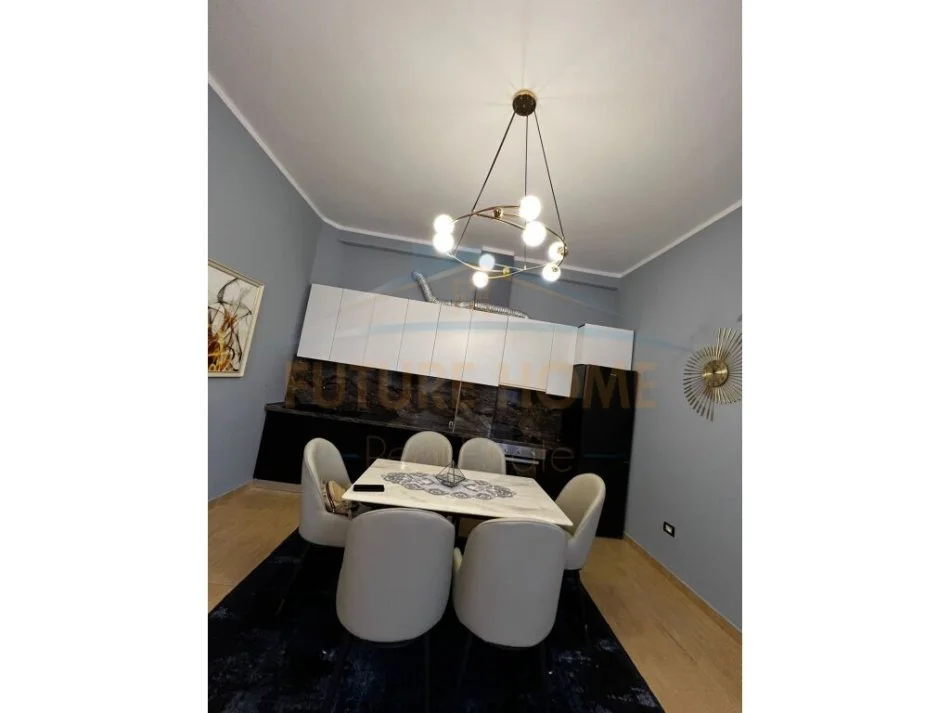 Tirane, jepet me qera apartament 1+1+Ballkon Kati 1, 68 m² 400 € (Fresku)