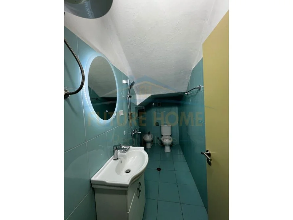 Tirane, jepet me qera apartament 1+1+Ballkon Kati 1, 68 m² 400 € (Fresku)