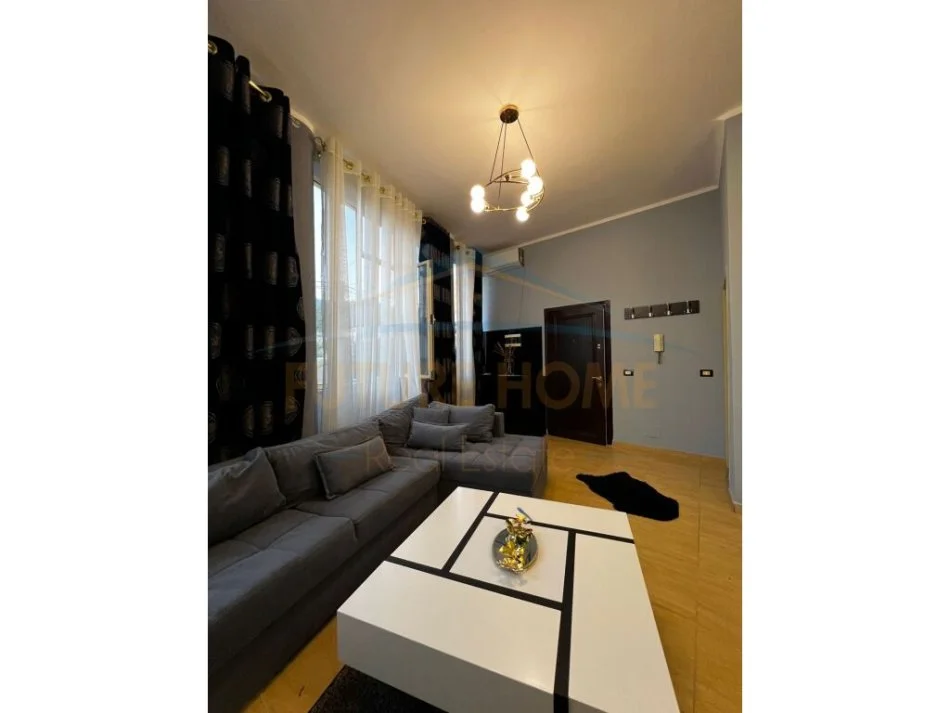 Tirane, jepet me qera apartament 1+1 Kati 6, 57 m² 400 € (Fresk)